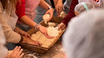 Destaque - Casqueiro “aqueceu” visitantes com pão, bolos e tradições